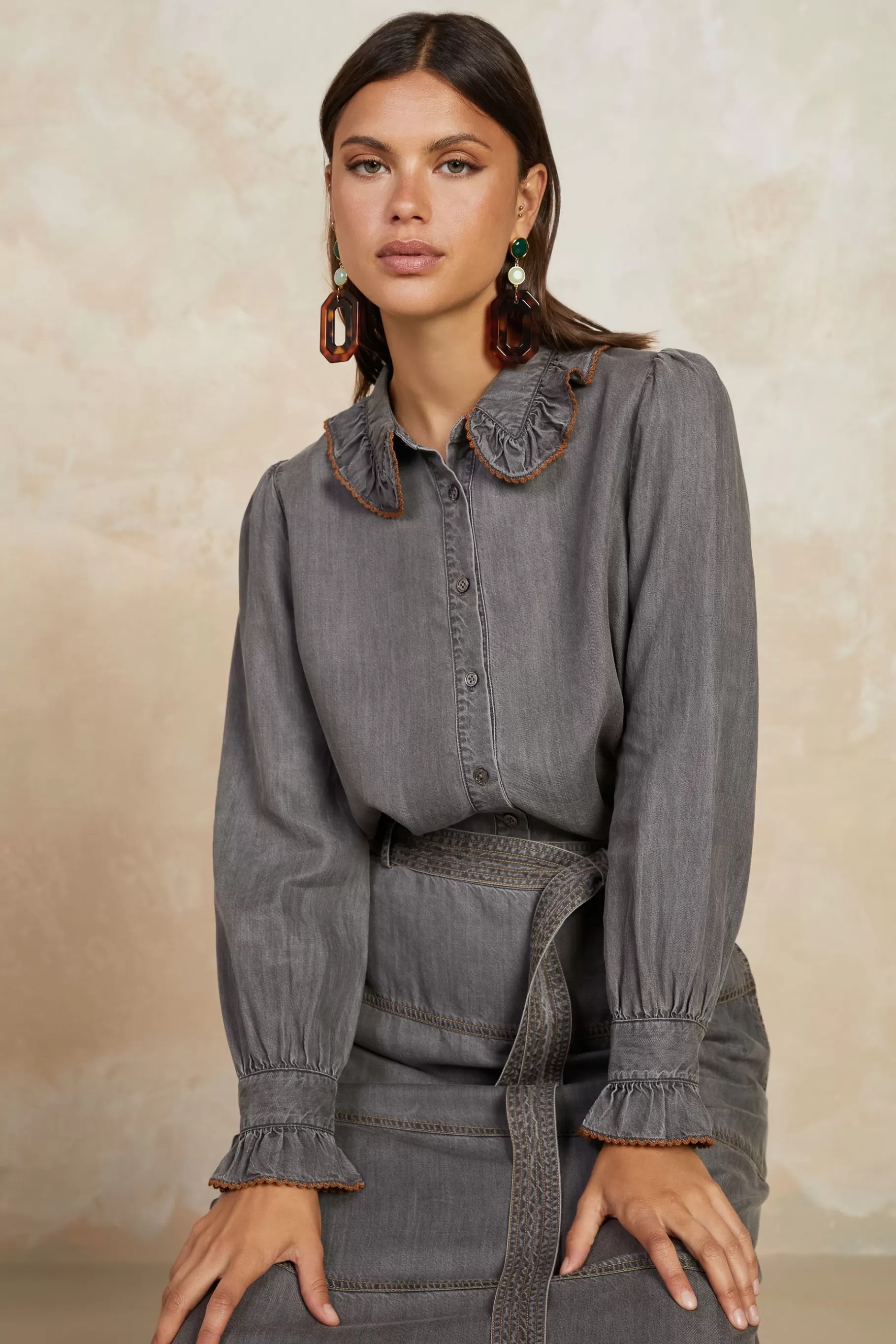 Current Air Long Sleeve Tops>Chambray Button Down Blouse WASHEDBLACK