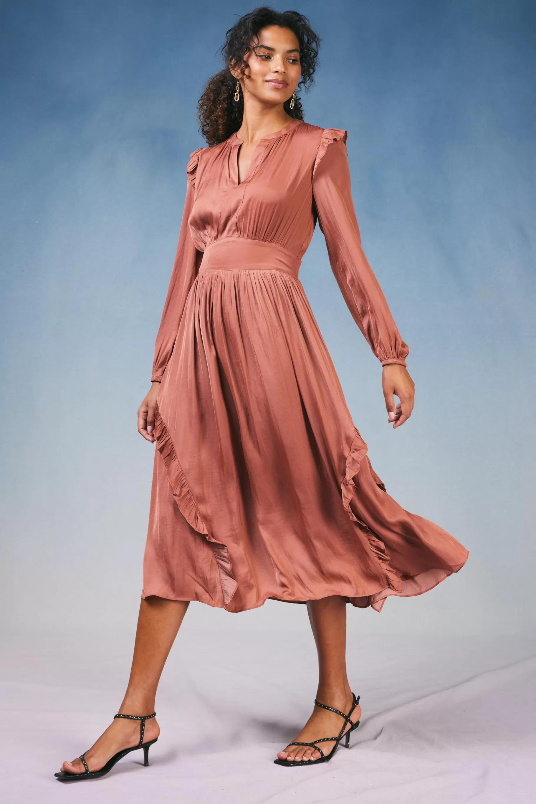 Current Air Midi Dresses>Emmaline Ruffled Midi Dress CARAMEL