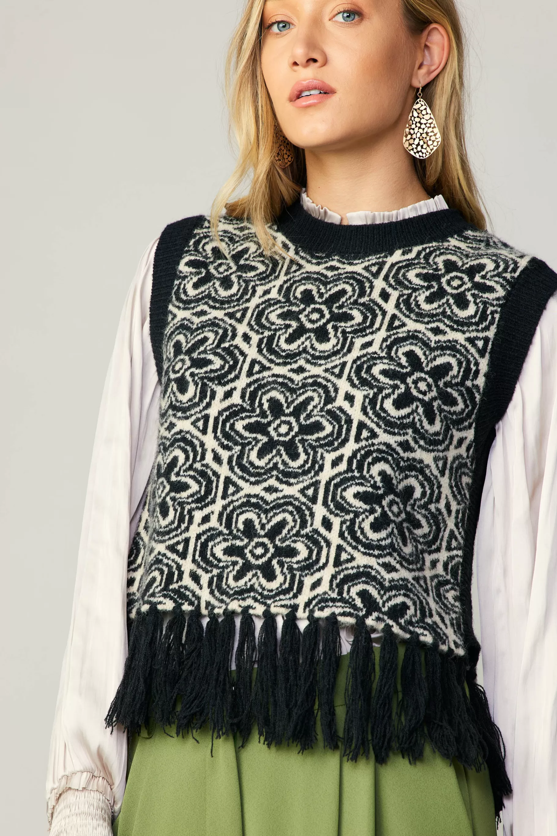 Current Air Sweaters>Floral Tassel Sweater Vest BLACK