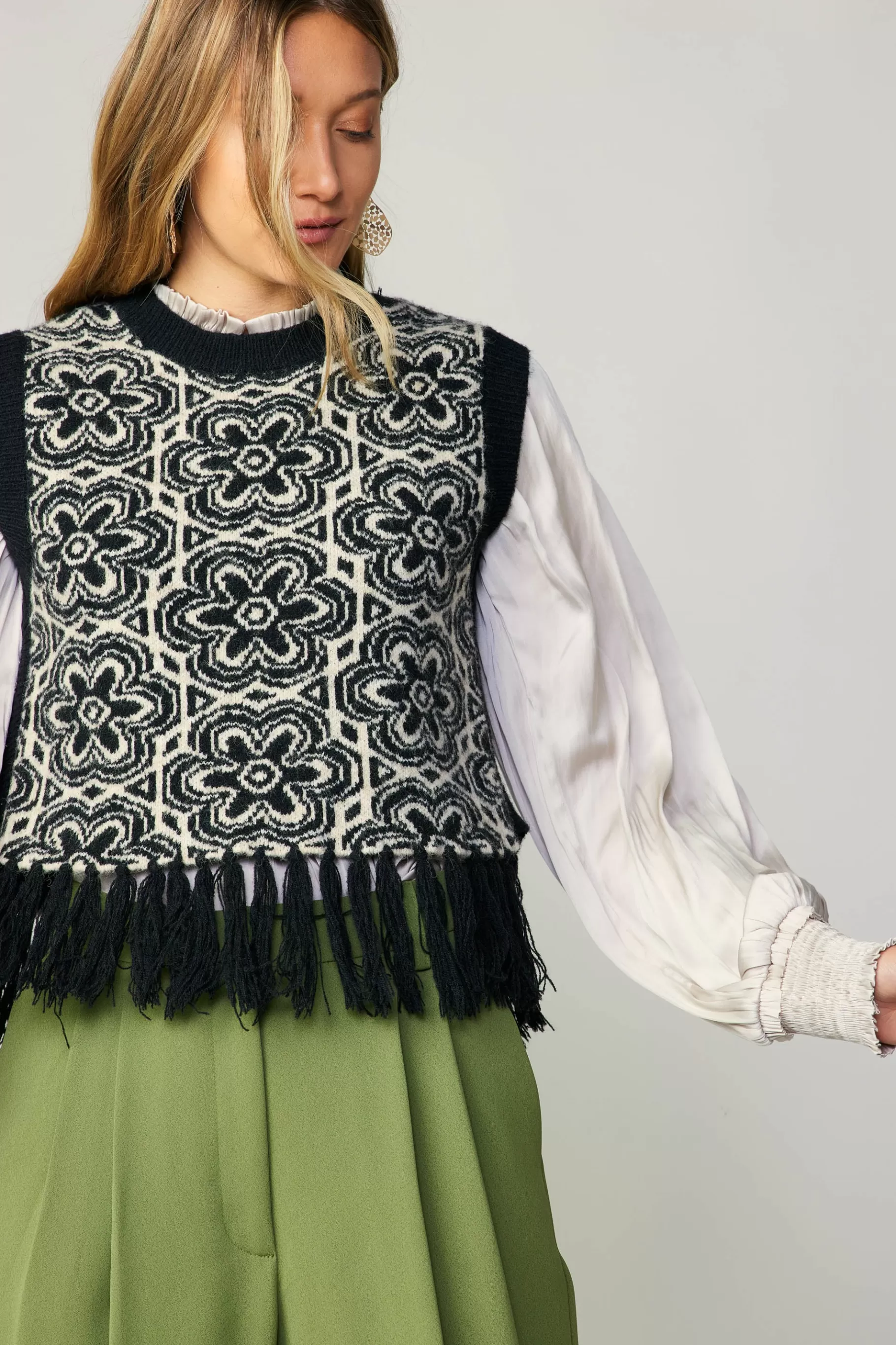 Current Air Sweaters>Floral Tassel Sweater Vest BLACK