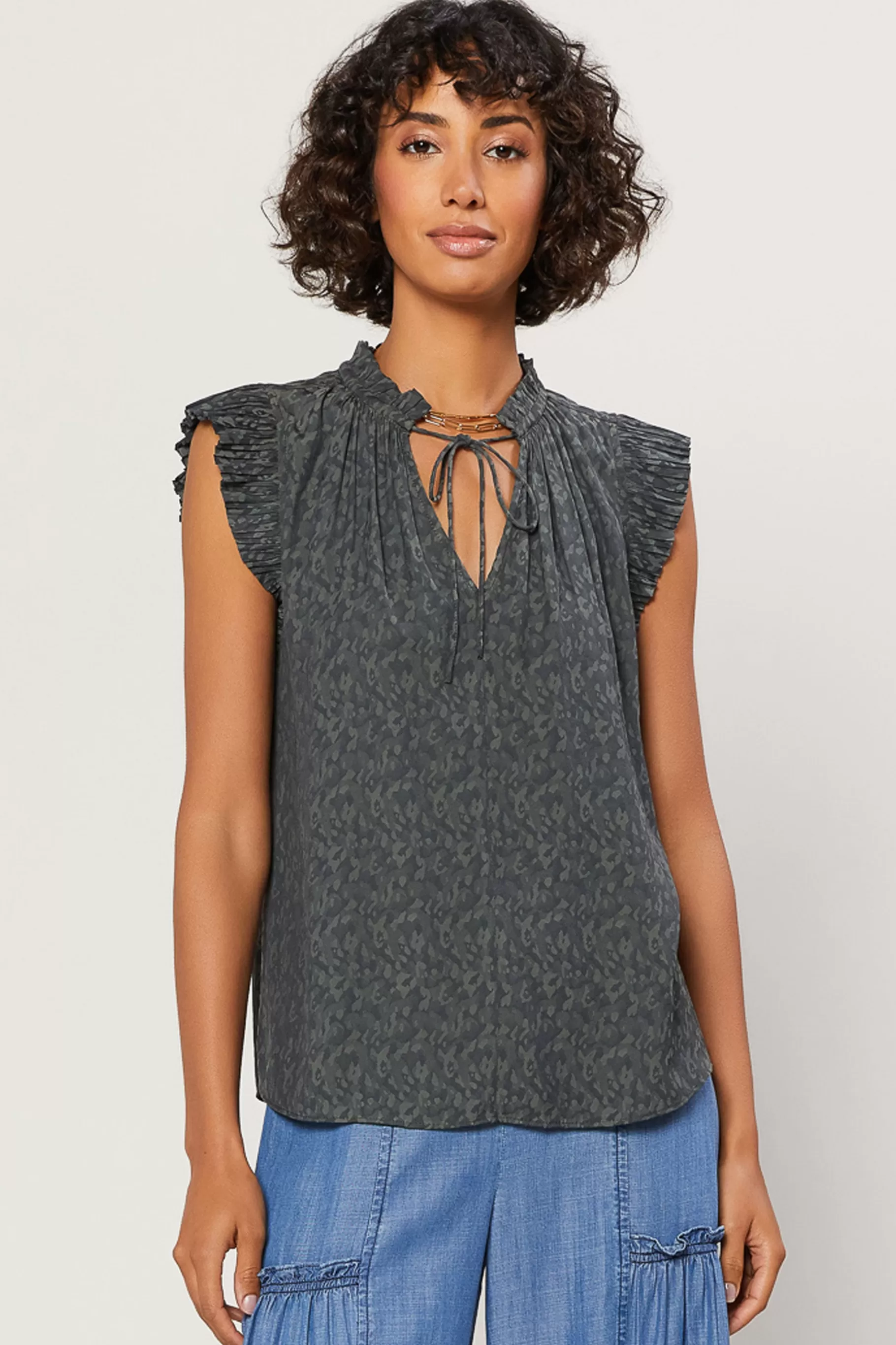 Current Air Sleeveless Tops | Short Sleeve Tops>Margot Jacquard Pleated Sleeve Blouse DARKOLIVE