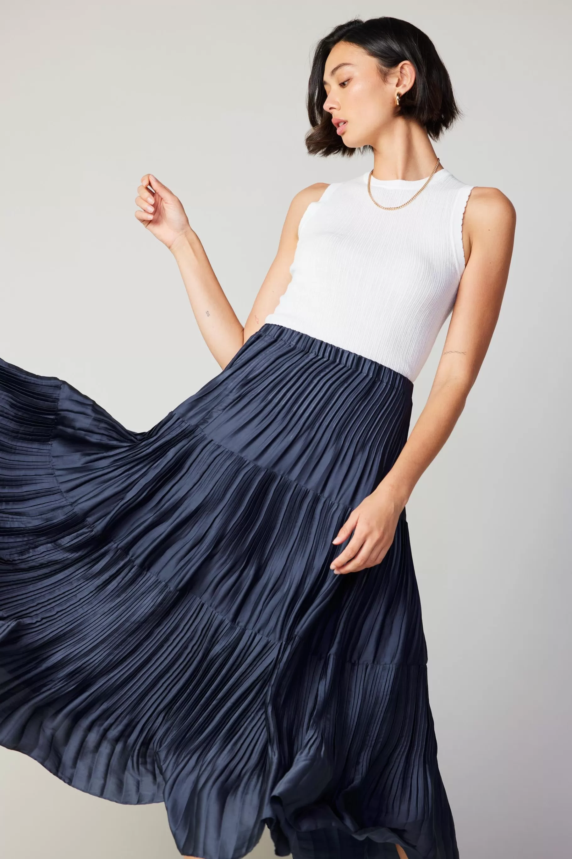 Current Air Skirts>Pleated Tiered Midi Skirt NAVY
